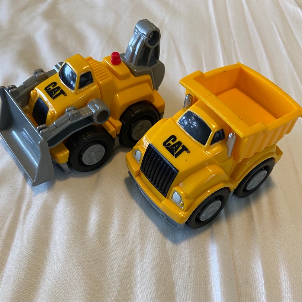 Duplo CAT pair of construction trucks